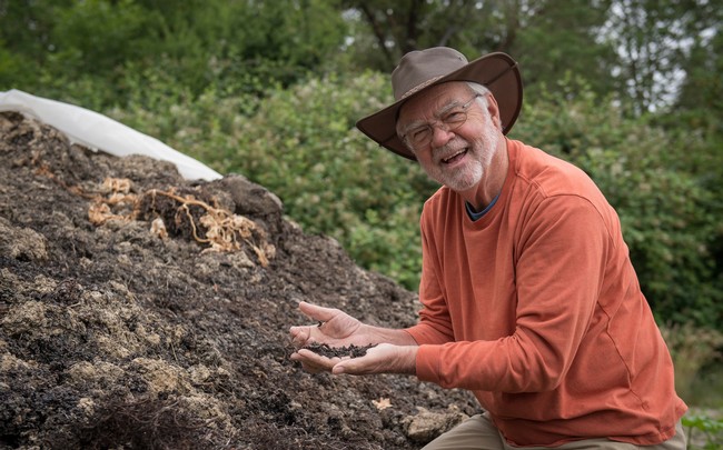 Earl Jones checking in on the "Zoil"